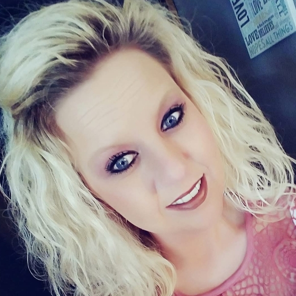 Meet your Posher, Amanda - Picture 1 of 1